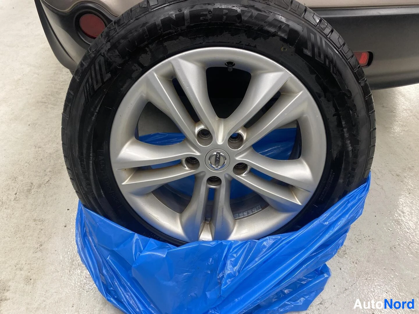 Harmaa Nissan Qashqai+2 2010, yksityiskohta, kuva 17