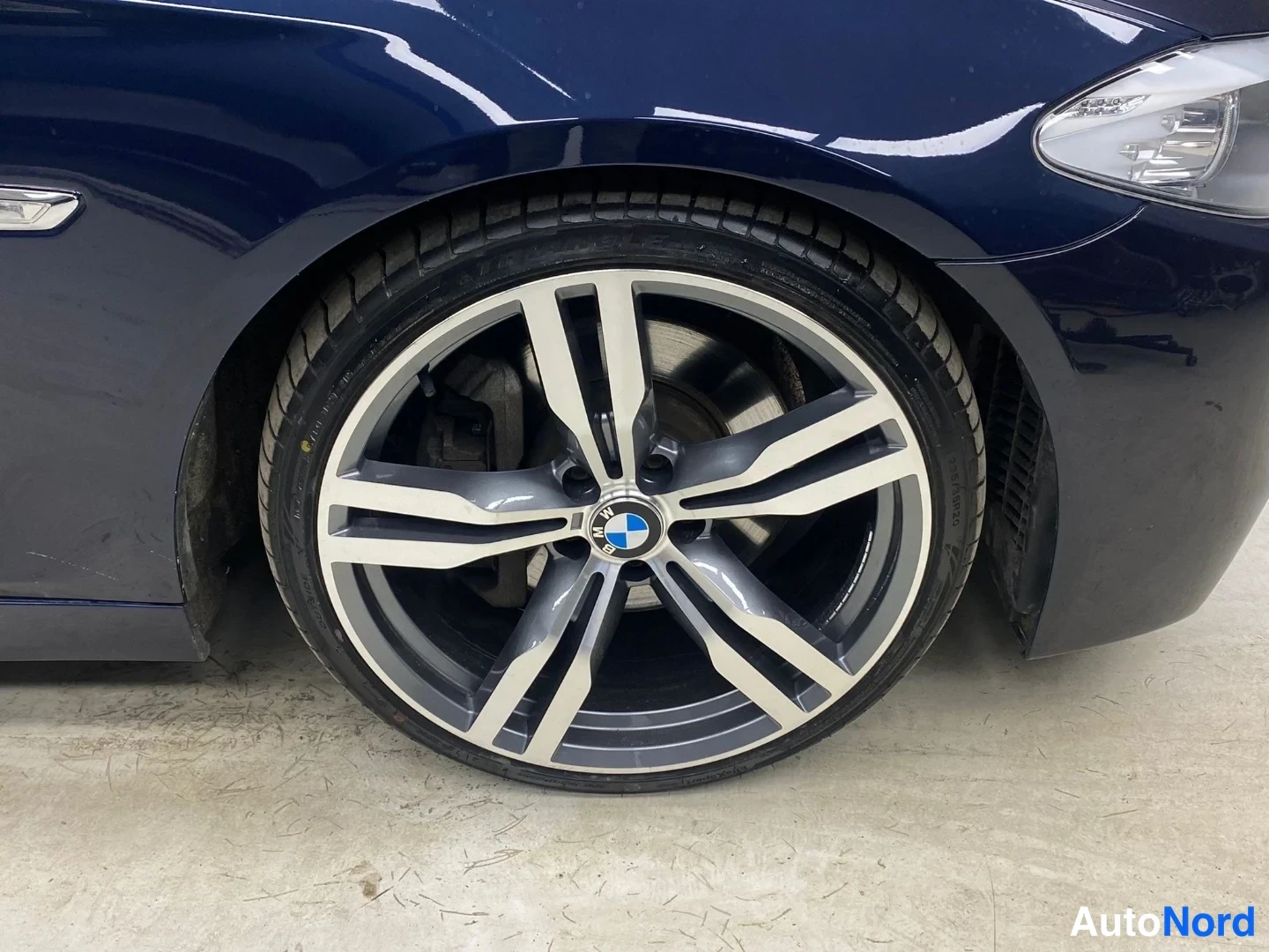 Sininen BMW 530d xDrive 2011, yksityiskohta, kuva 16