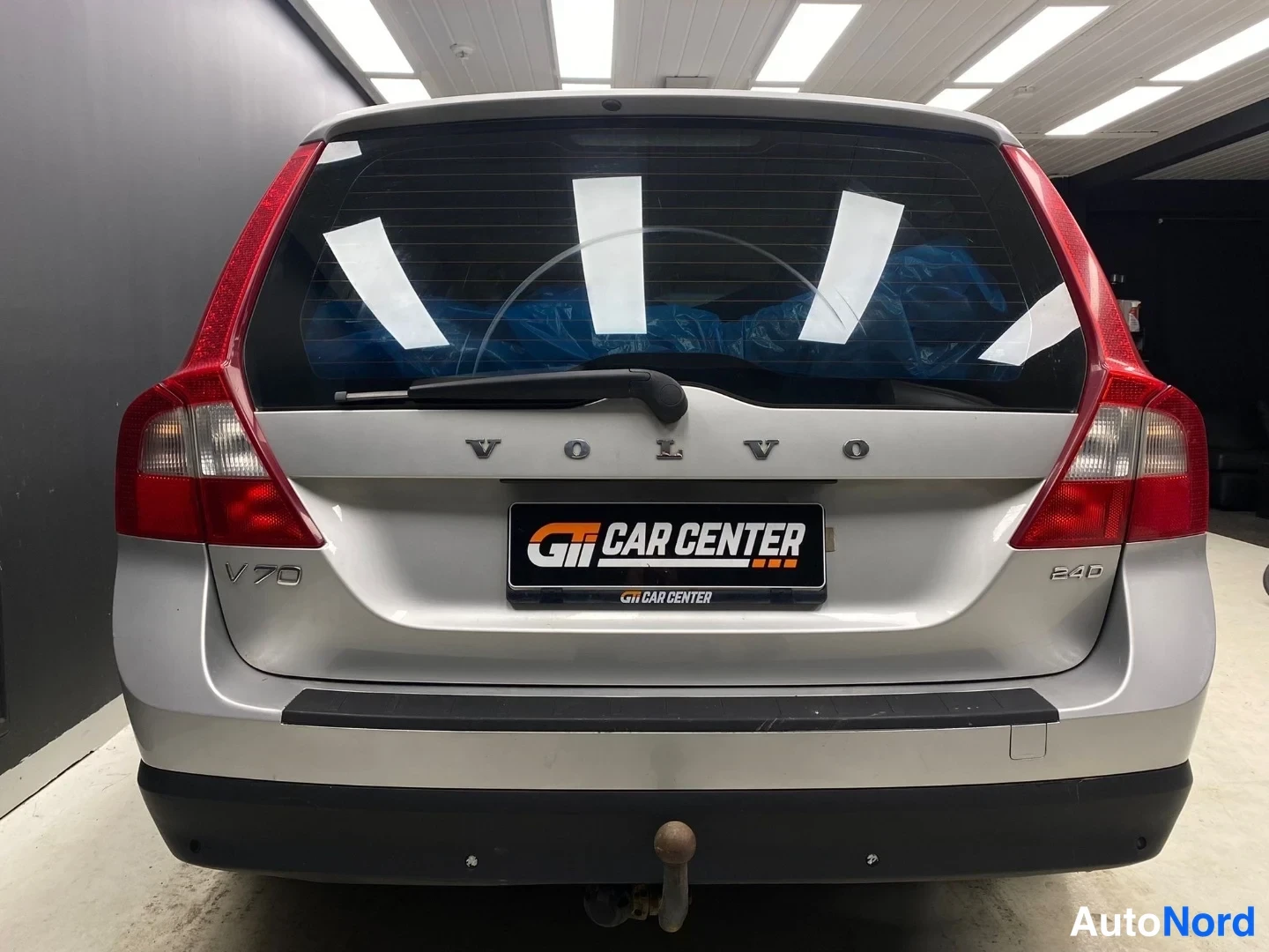 Hopea Volvo V70 2009, takaa, kuva 6
