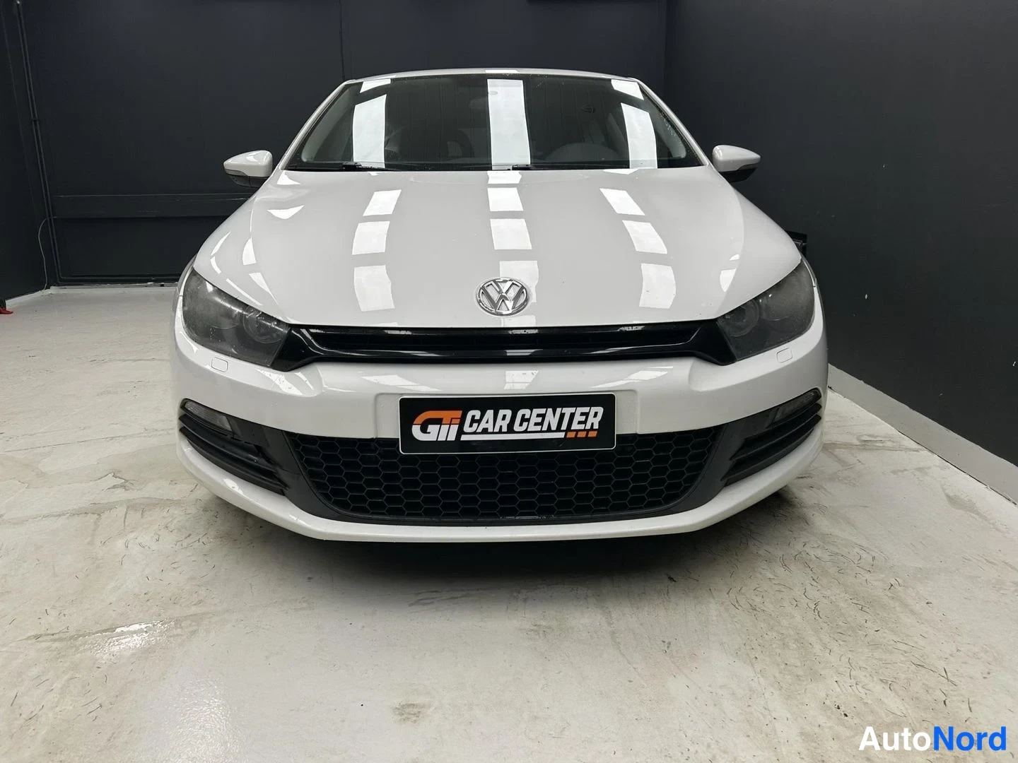 Valkoinen Volkswagen Scirocco 2011, edestä, kuva 5