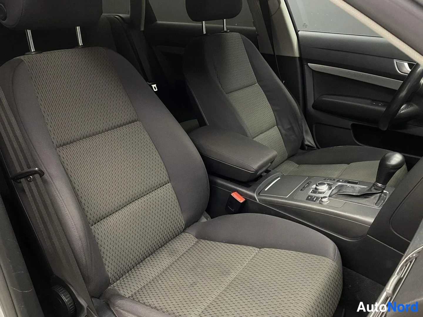 Hopea Audi A6 2005, etuistuimet, kuva 11