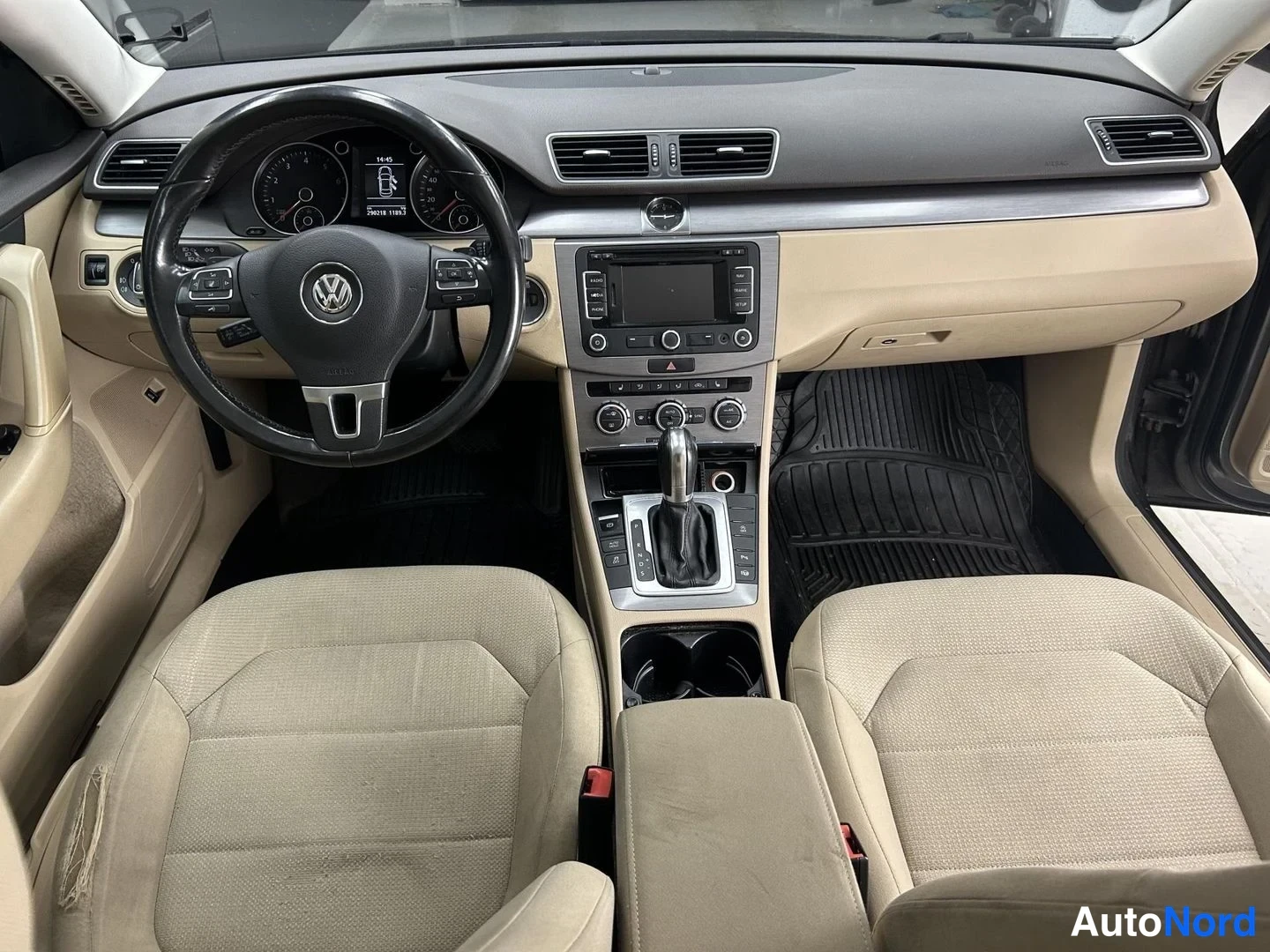 Ruskea Volkswagen Passat 2013, ohjaamo, kuva 8