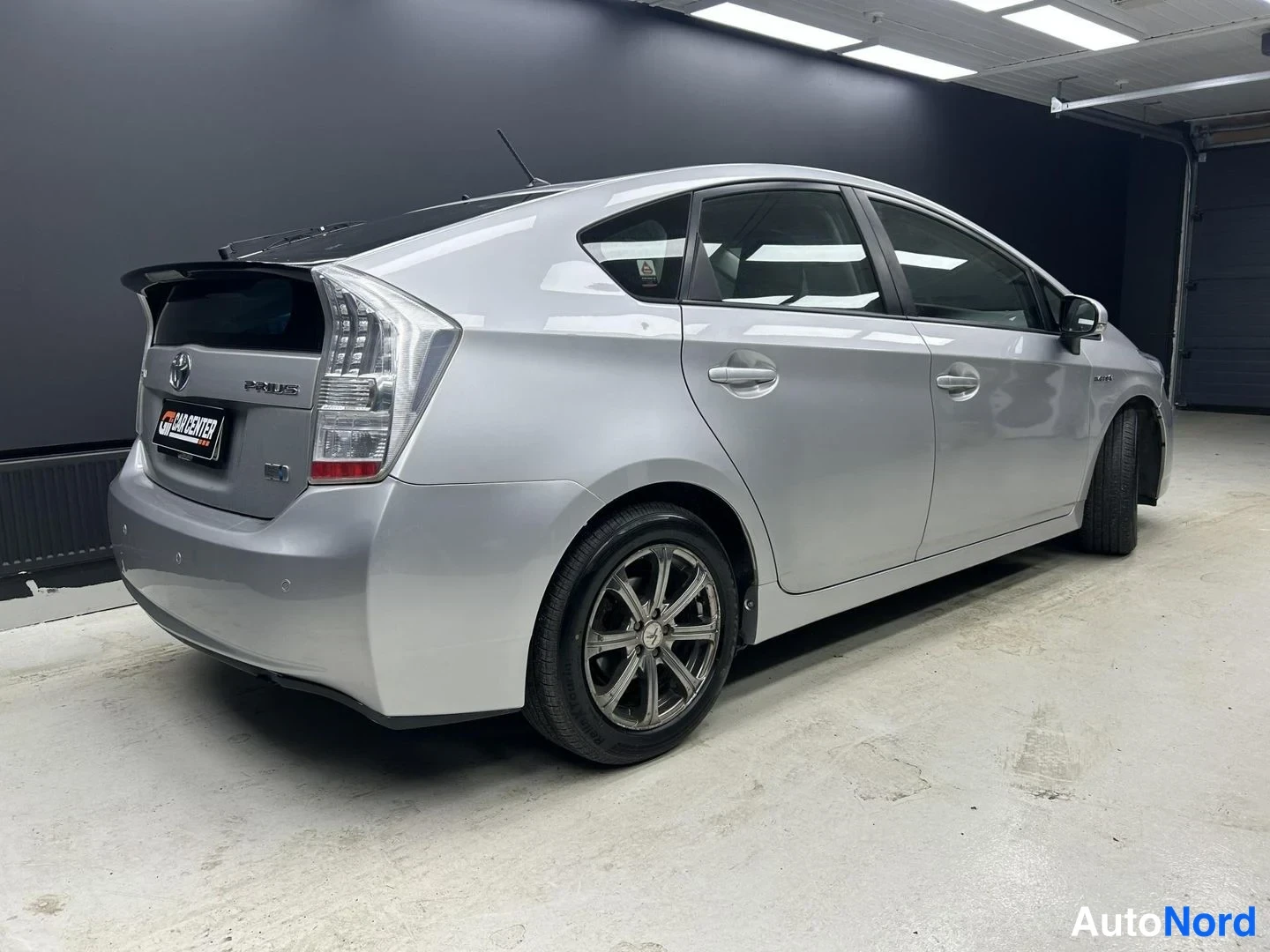Harmaa Toyota Prius 2010, takaviisto, kuva 6
