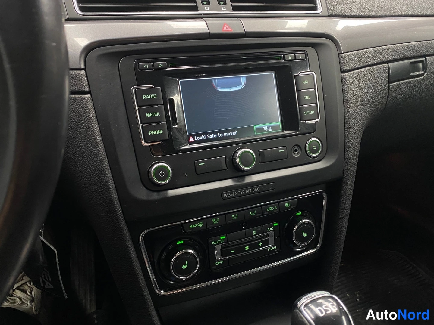 Ruskea Skoda Superb 2014, yksityiskohta, kuva 13