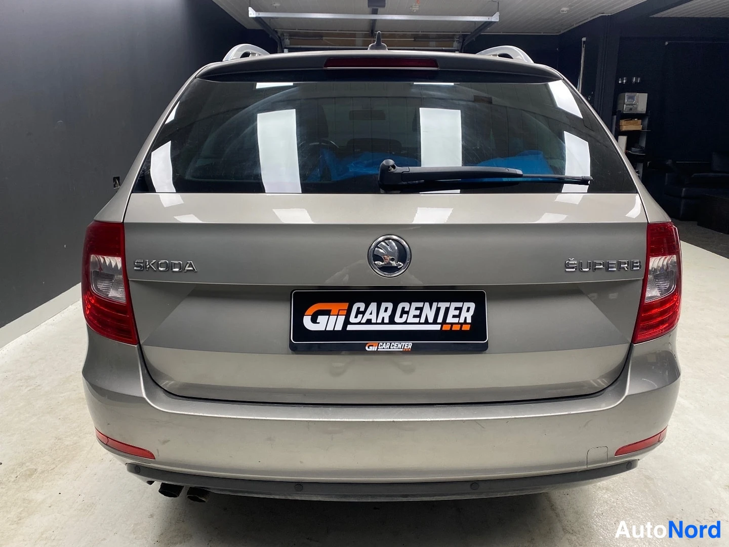 Ruskea Skoda Superb 2014, takaa, kuva 6