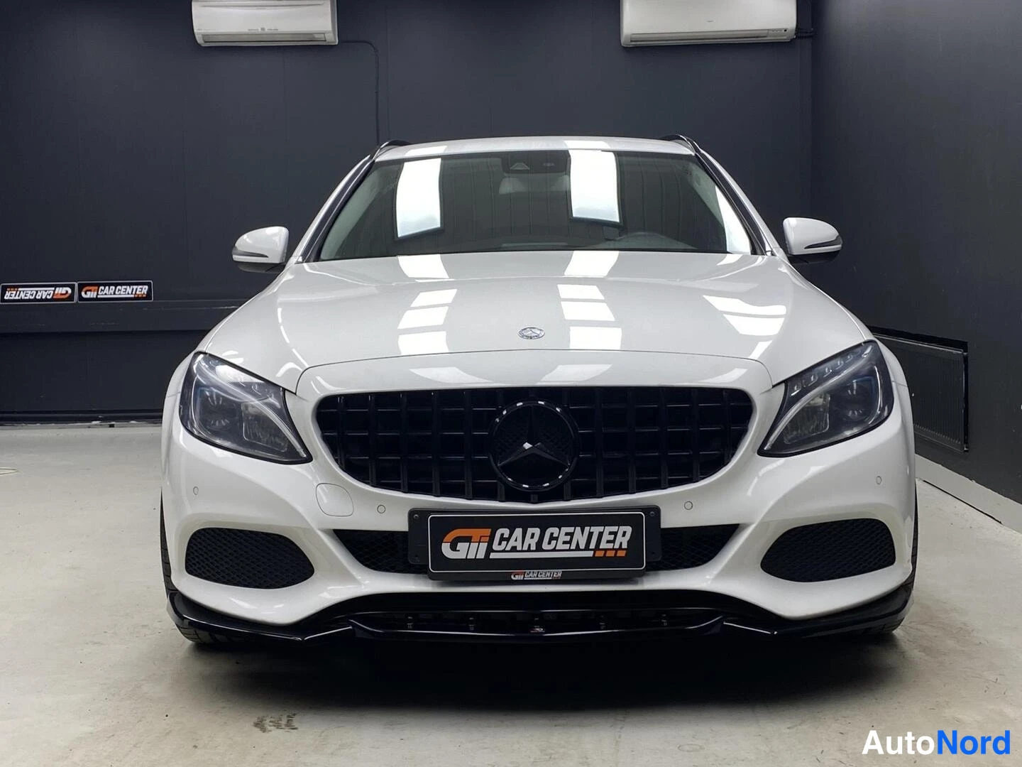 Valkoinen Mercedes-Benz C 350 e 2016, edestä, kuva 3