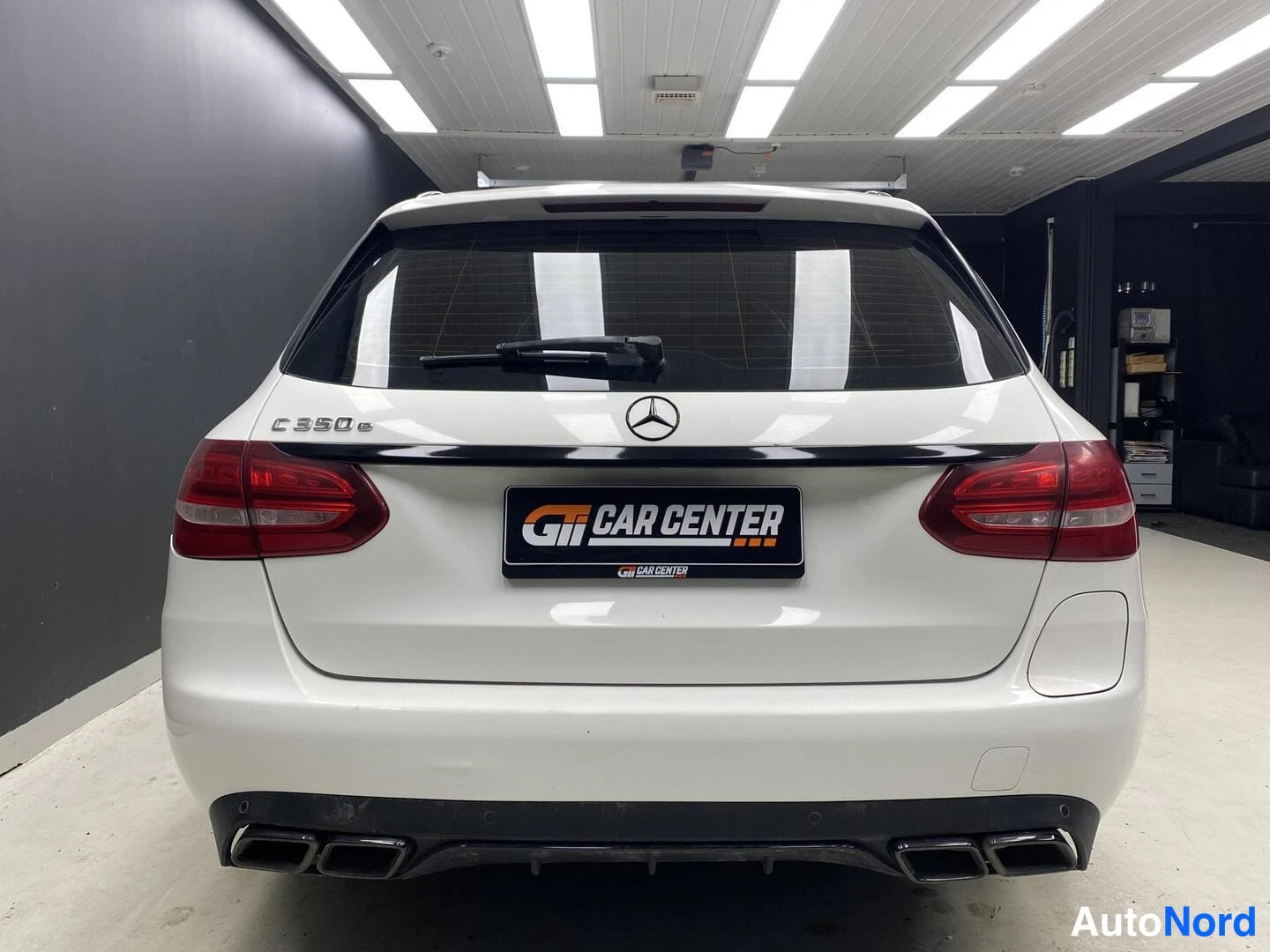 Valkoinen Mercedes-Benz C 350 e 2016, takaa, kuva 6
