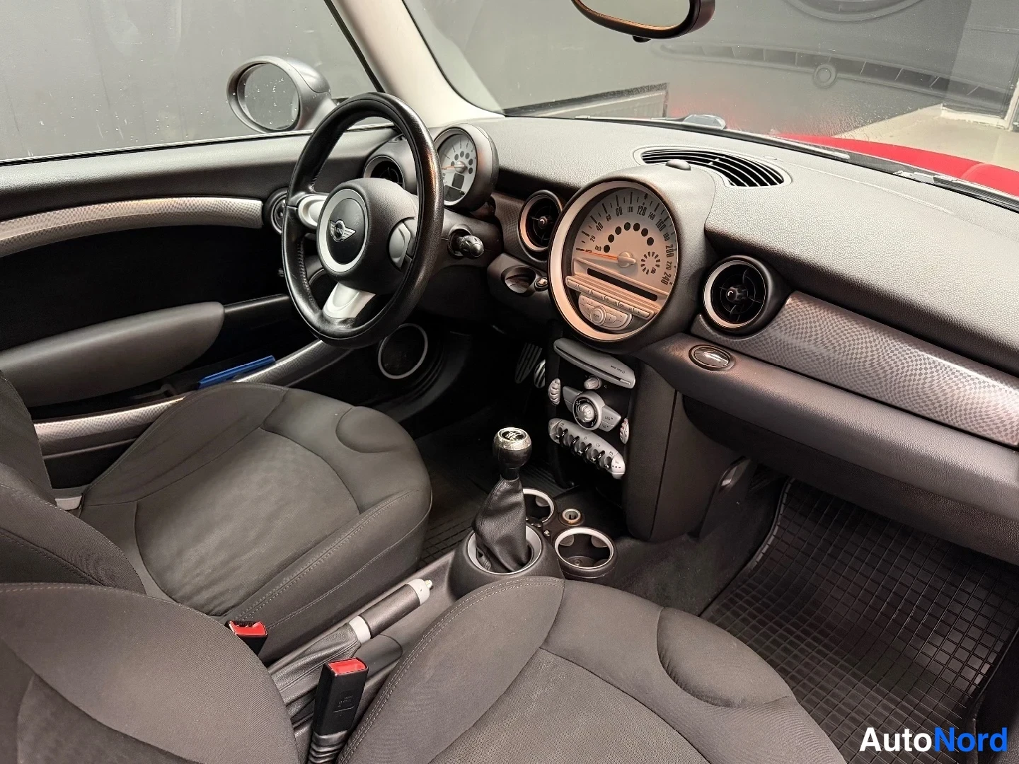 Punainen Mini Cooper S 2007, ohjaamo, kuva 7