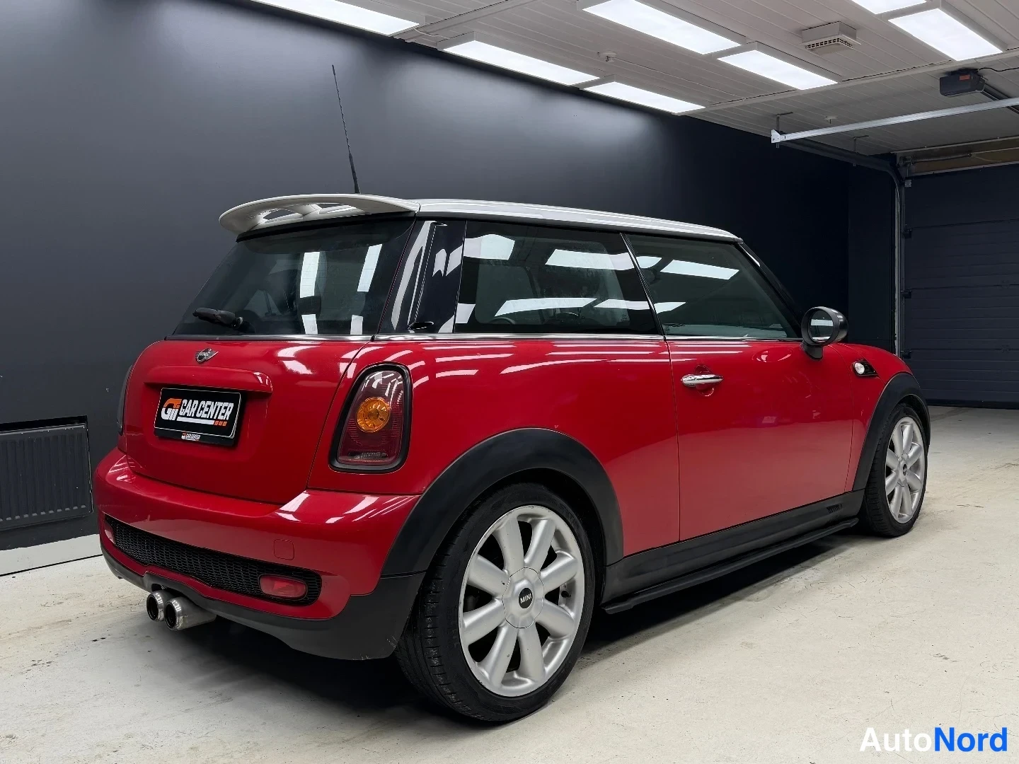 Punainen Mini Cooper S 2007, takaviisto, kuva 5