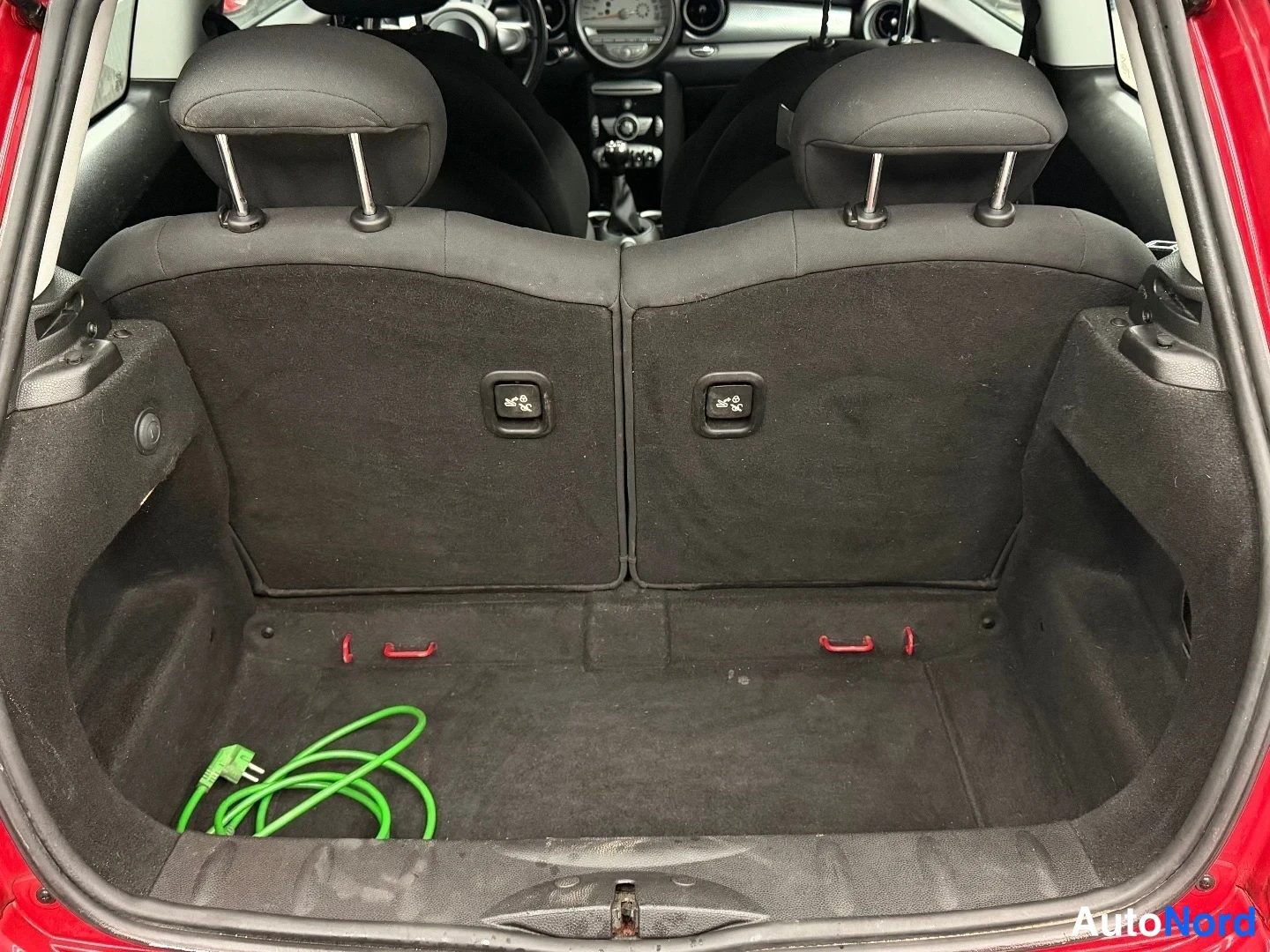 Punainen Mini Cooper S 2007, tavaratila, kuva 12