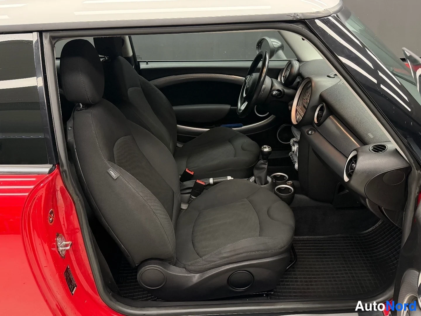 Punainen Mini Cooper S 2007, etuistuimet, kuva 9