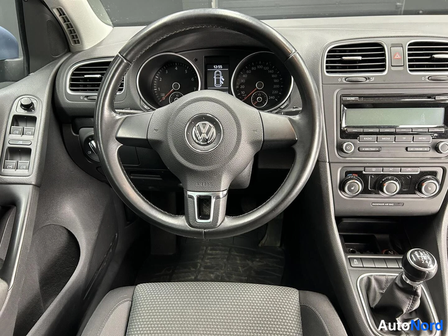 Sininen Volkswagen Golf 2011, yksityiskohta, kuva 10