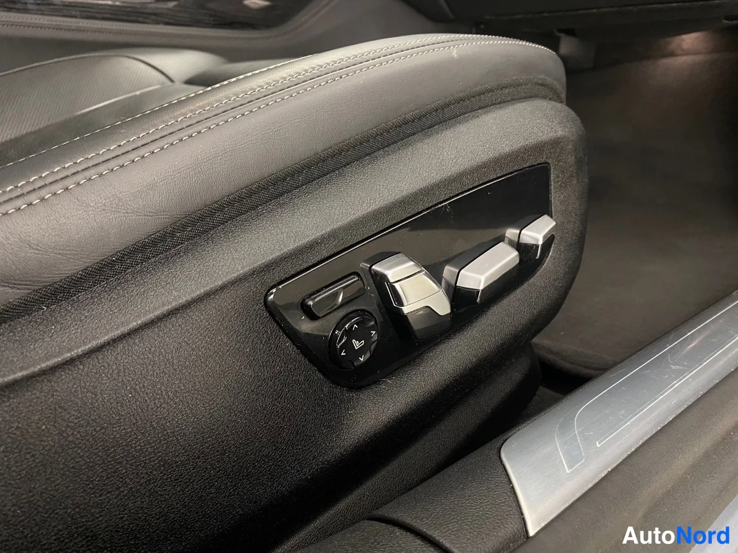 Blå BMW 745 2019, detalj, bild 24