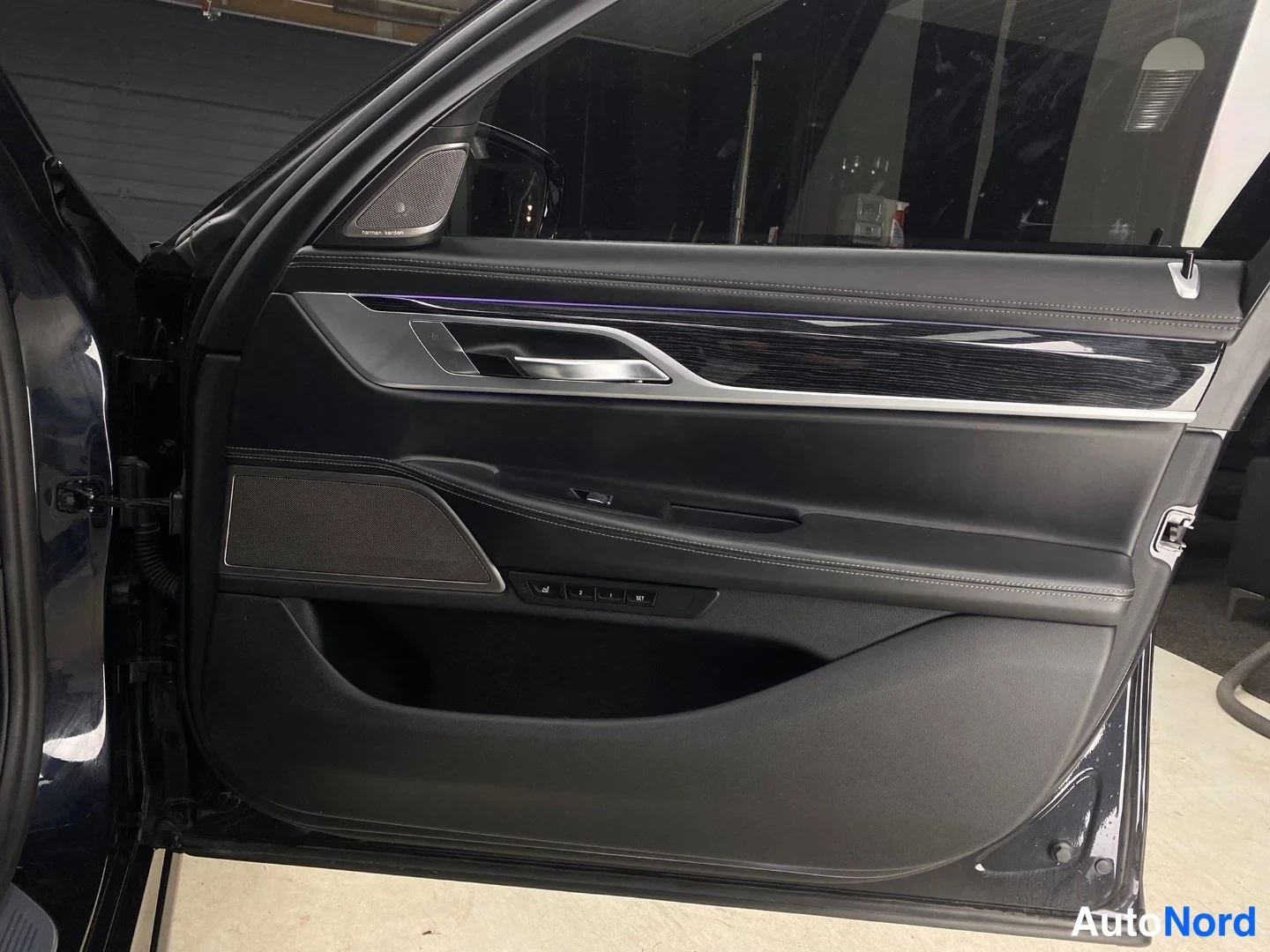 Blå BMW 745 2019, detalj, bild 25