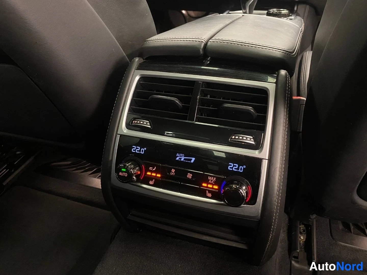 Blå BMW 745 2019, detalj, bild 34