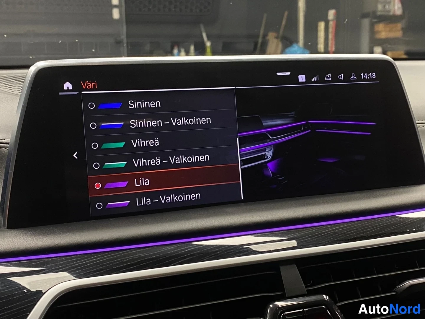 Blå BMW 745 2019, bild 38