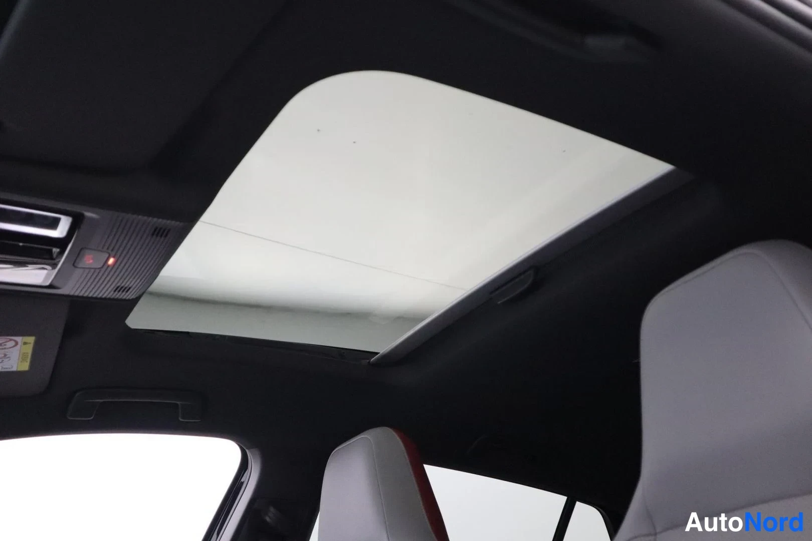 Musta Volkswagen Golf GTI 2021, yksityiskohta, kuva 22