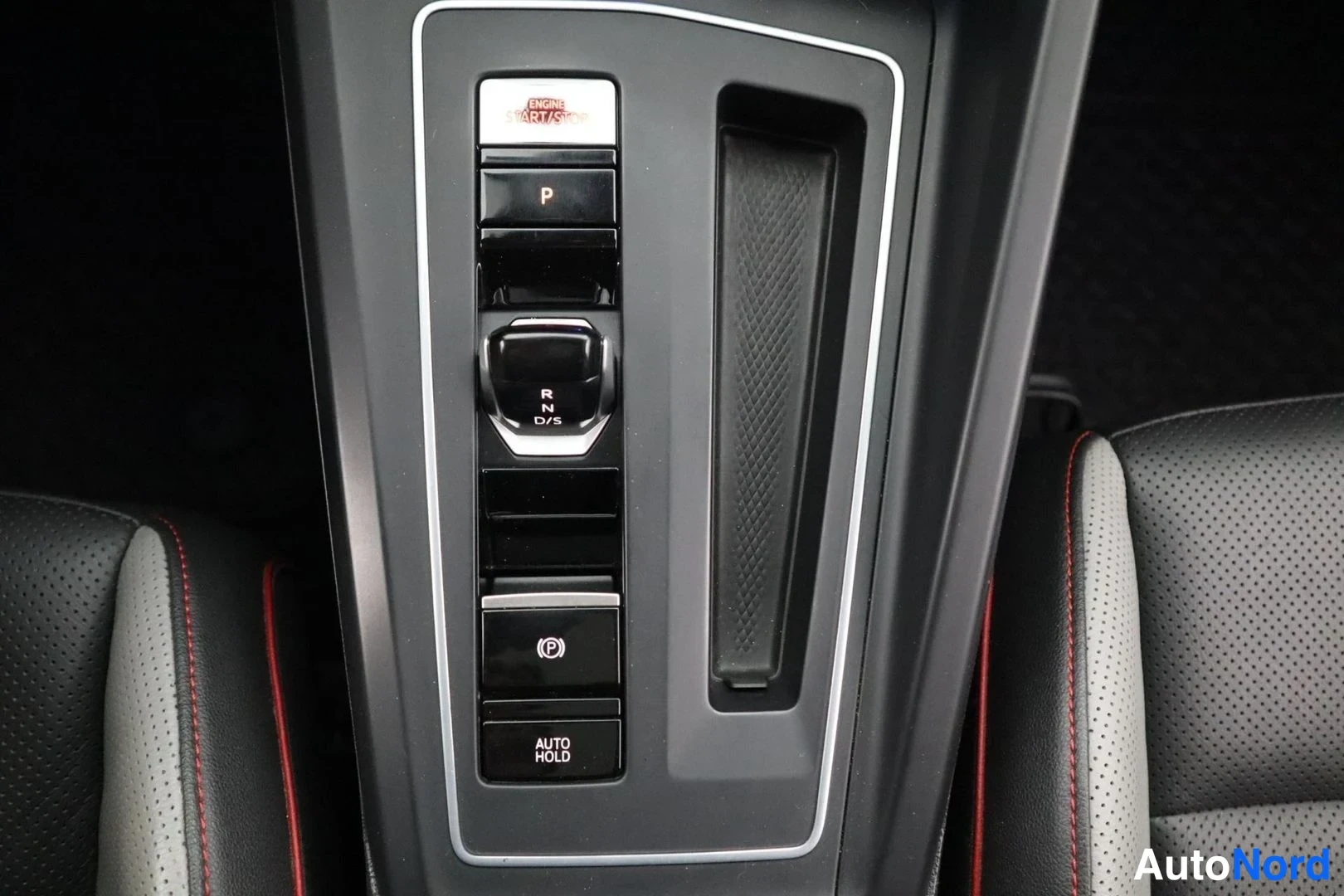 Musta Volkswagen Golf GTI 2021, yksityiskohta, kuva 27
