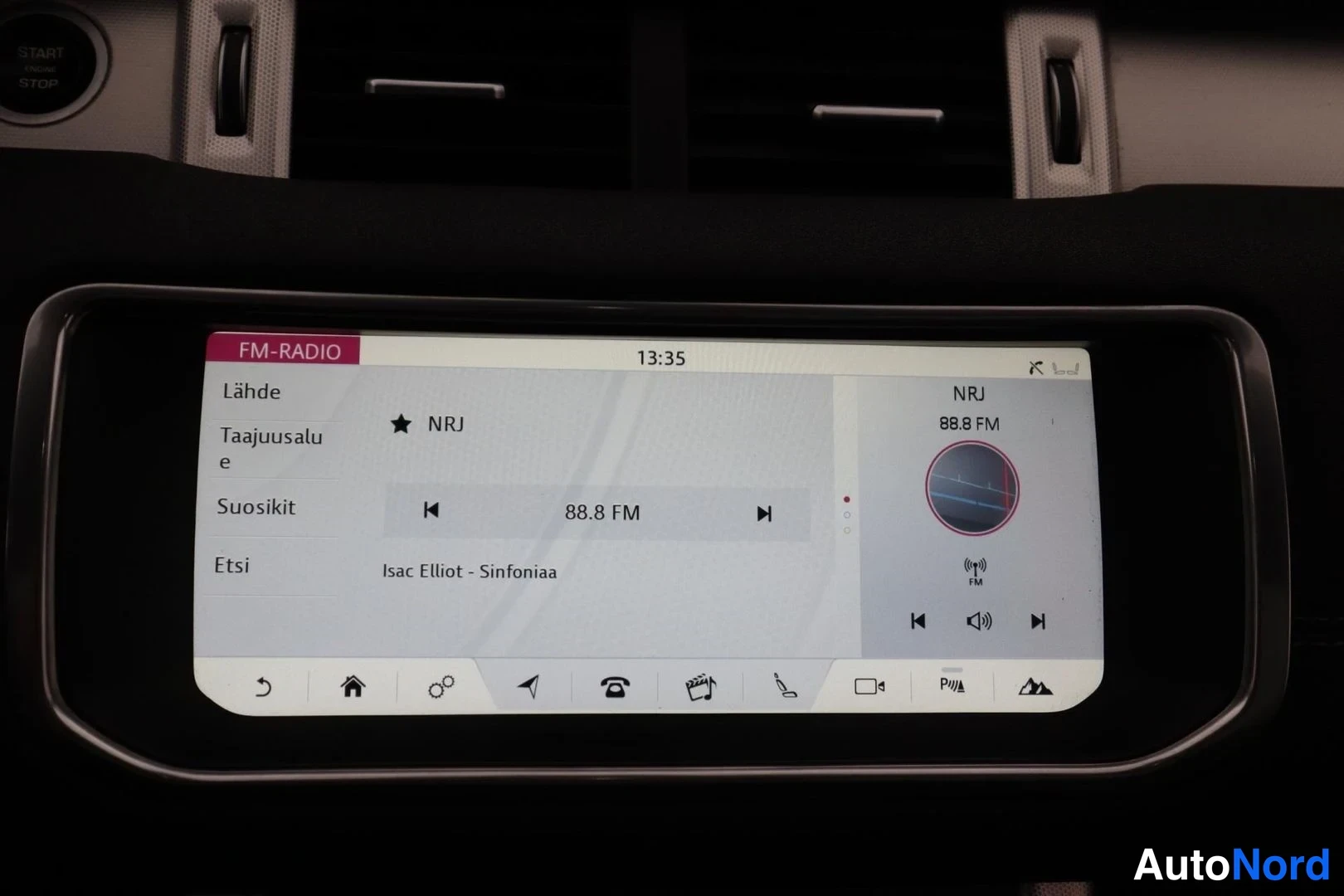 Punainen Land Rover Range Rover Evoque 2017, kuva 36