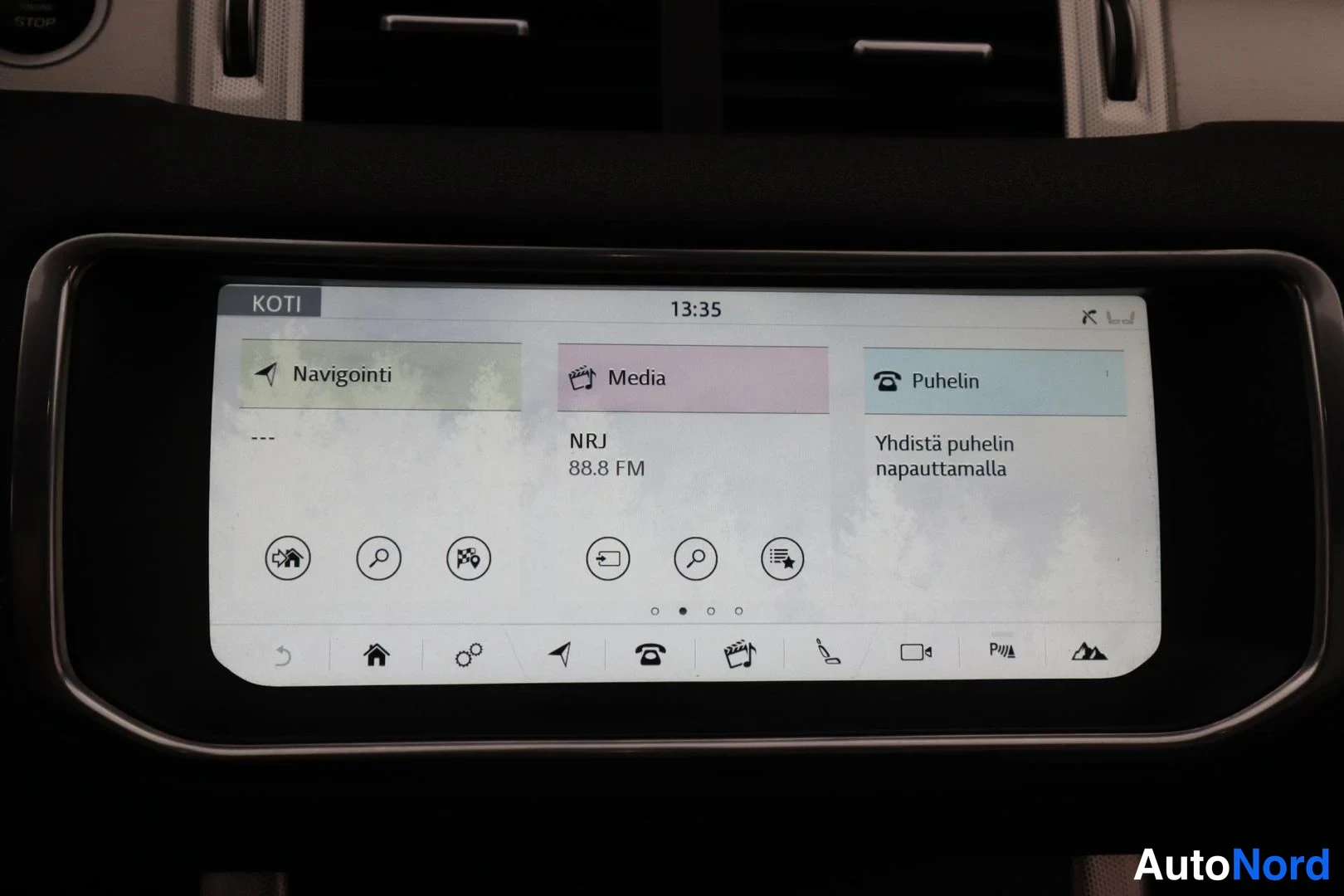 Punainen Land Rover Range Rover Evoque 2017, kuva 37