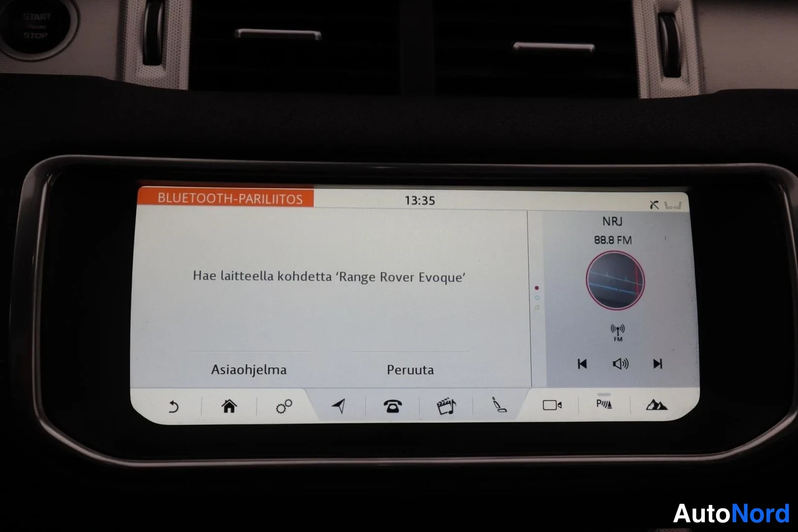 Punainen Land Rover Range Rover Evoque 2017, kuva 40