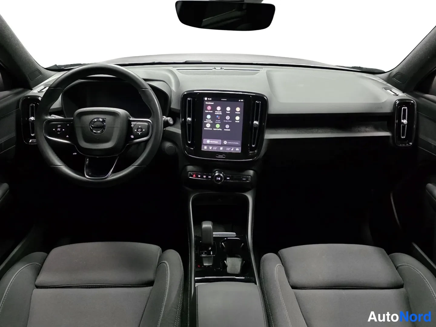 Ruskea Volvo XC40 2023, ohjaamo, kuva 11