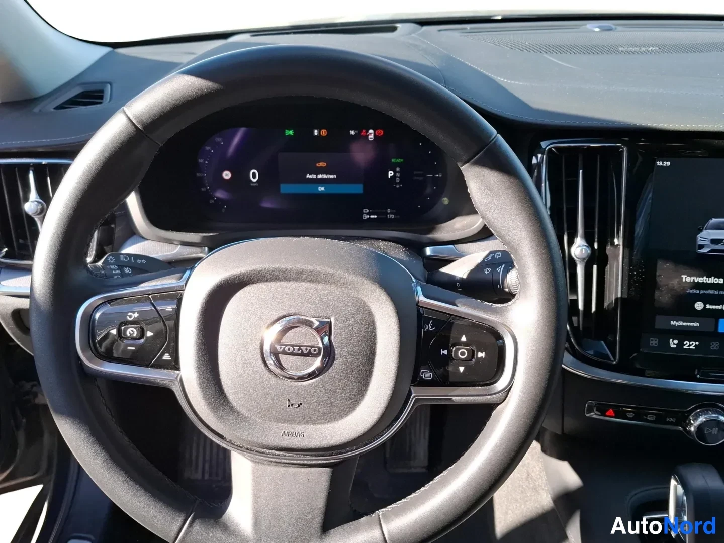 Sininen Volvo V60 2024, kuva 5