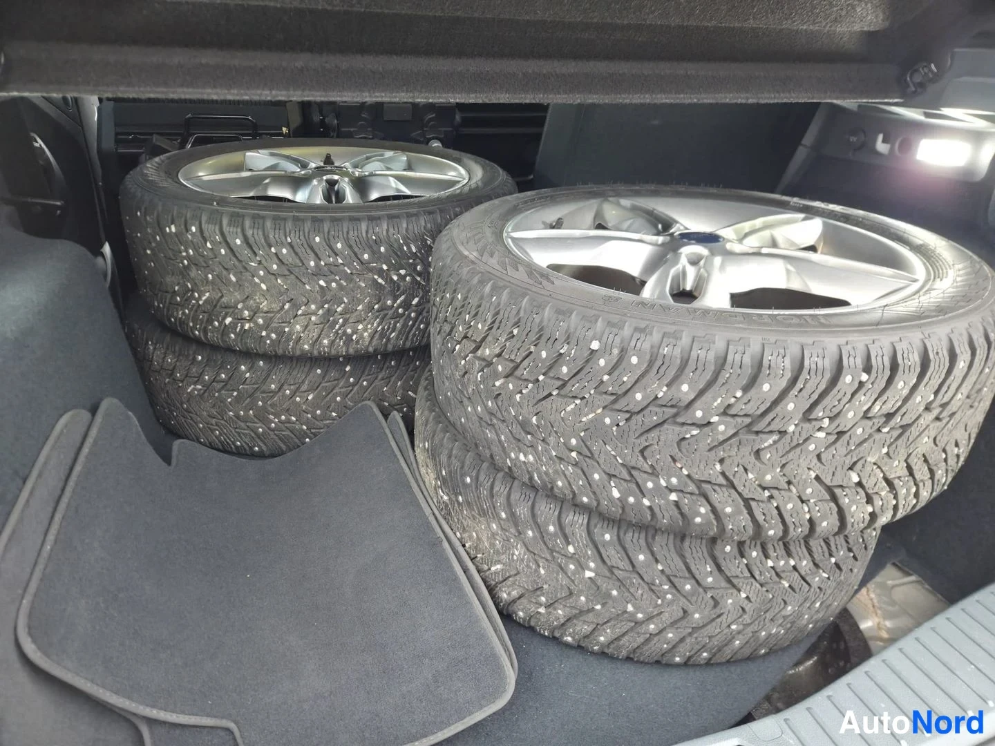 Ruskea Ford C-Max 2012, tavaratila, kuva 12