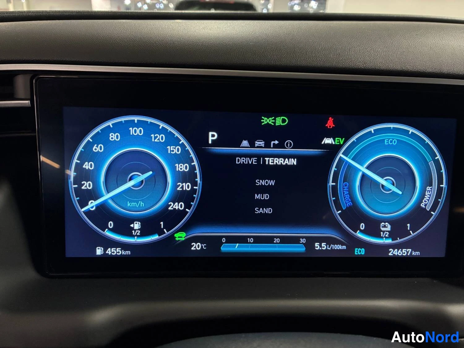 Valkoinen Hyundai Tucson 2024, yksityiskohta, kuva 29