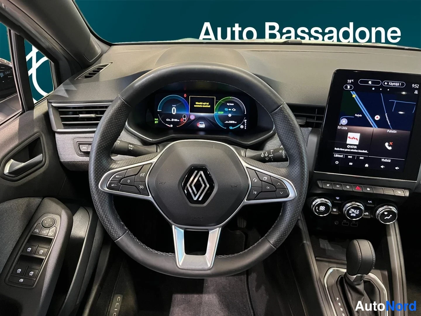 Harmaa Renault Clio 2023, ohjaamo, kuva 10