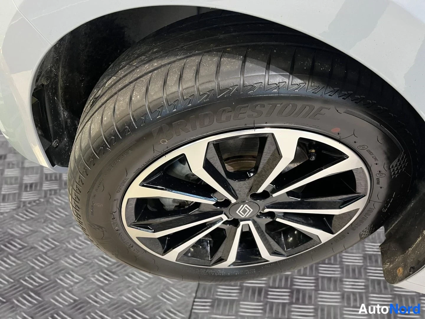 Harmaa Renault Clio 2023, yksityiskohta, kuva 16