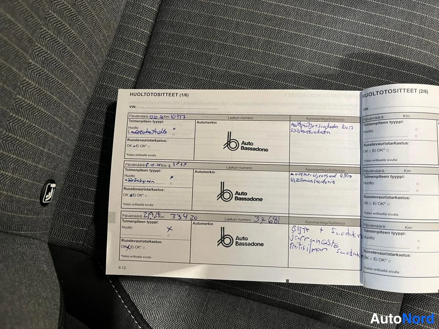 Harmaa Renault Clio 2023, asiakirja, kuva 18