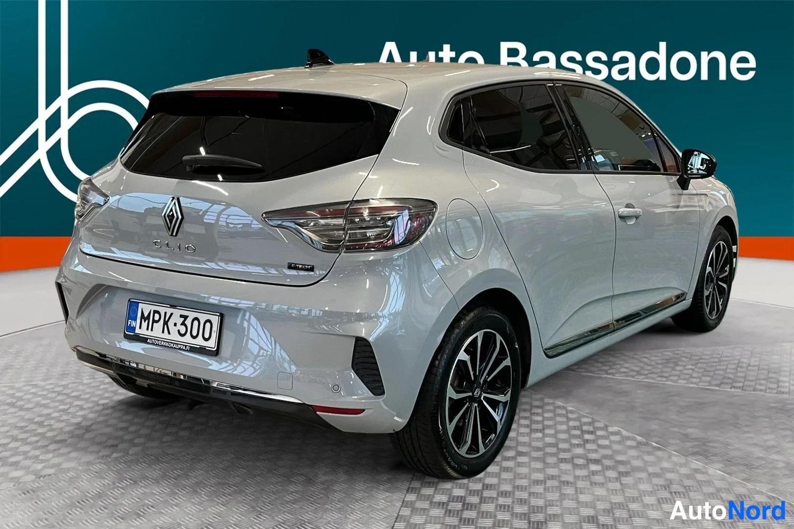 Harmaa Renault Clio 2023, takaviisto, kuva 7