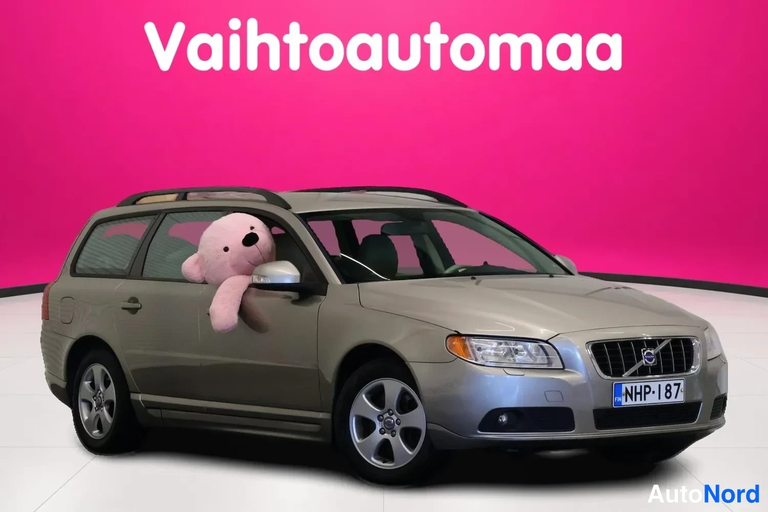 Harmaa Volvo V70 2008, etuviisto, keula oikealle, kuva 2