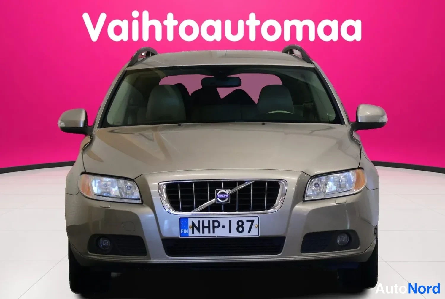 Harmaa Volvo V70 2008, edestä, kuva 3