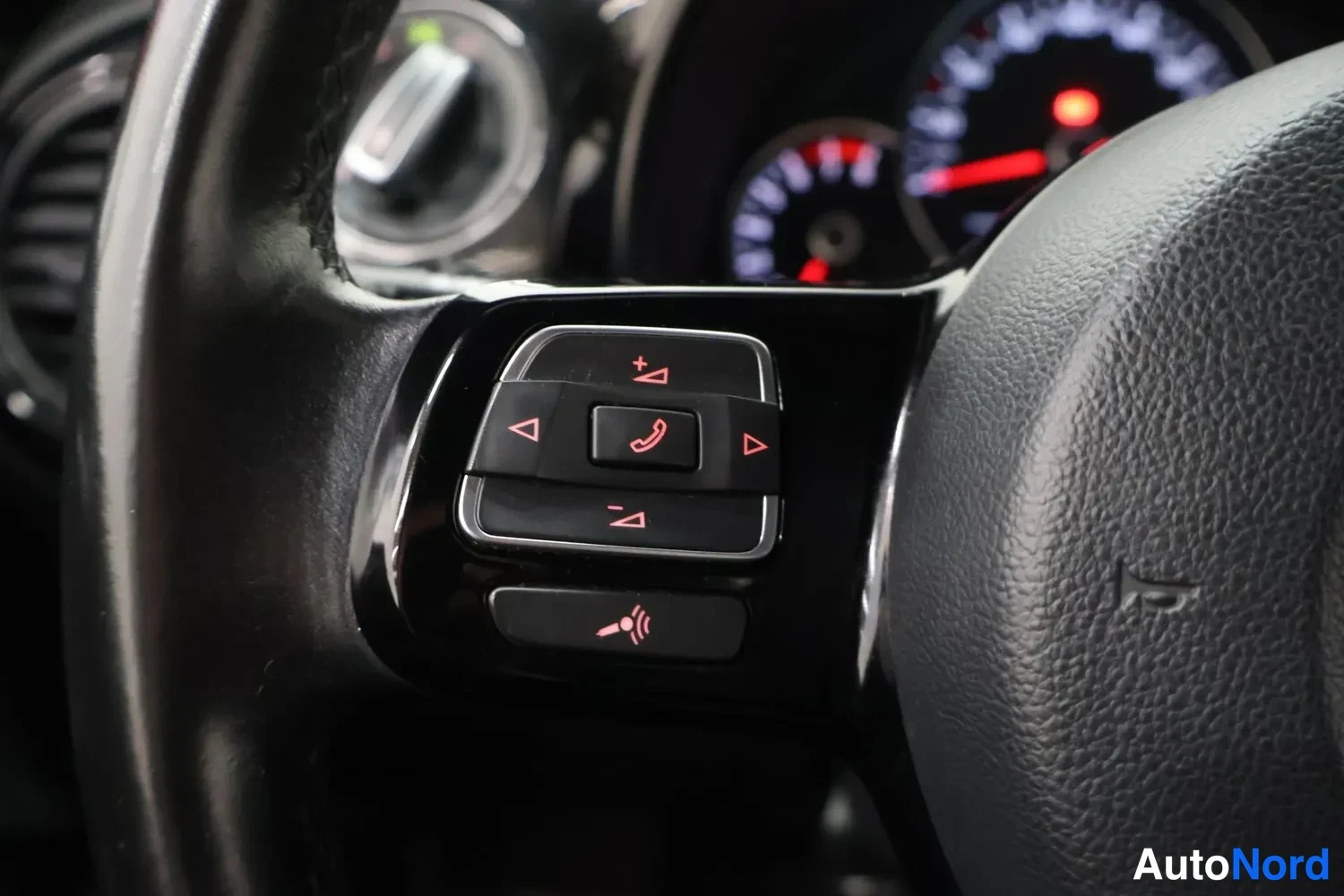 Punainen Volkswagen Beetle 2012, yksityiskohta, kuva 13