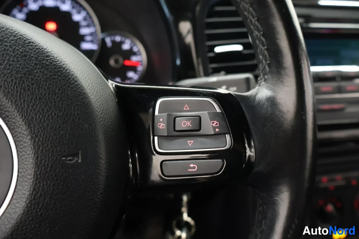 Punainen Volkswagen Beetle 2012, yksityiskohta, kuva 15