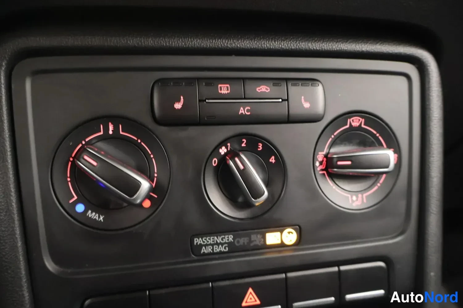 Punainen Volkswagen Beetle 2012, yksityiskohta, kuva 18