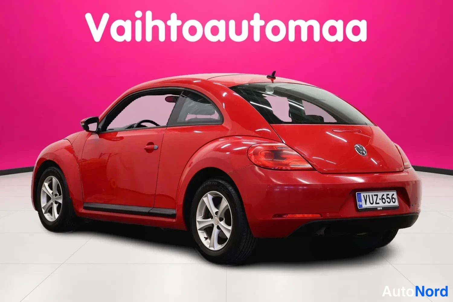 Punainen Volkswagen Beetle 2012, takaviisto, kuva 4