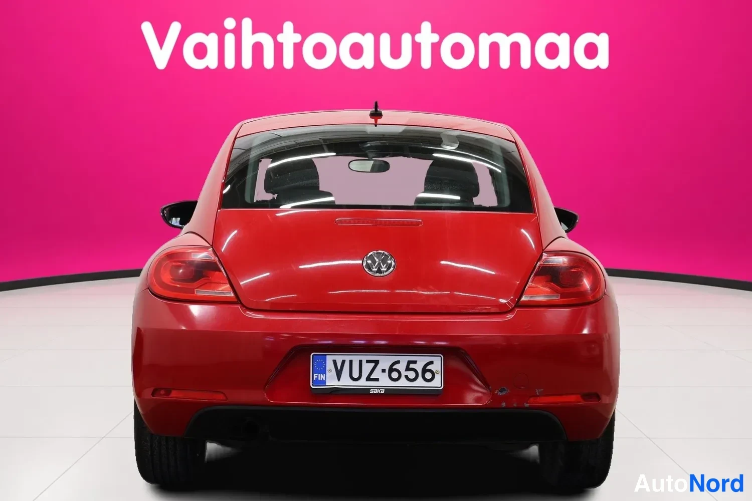 Punainen Volkswagen Beetle 2012, takaa, kuva 6