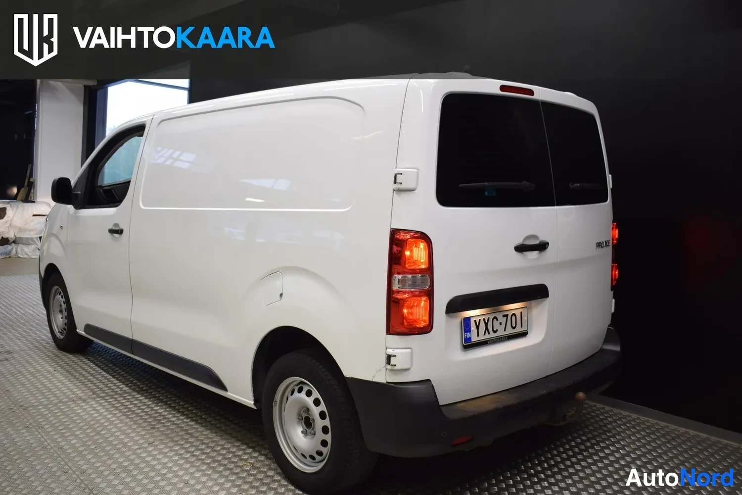 Valkoinen Toyota Proace 2020, takaviisto, kuva 8