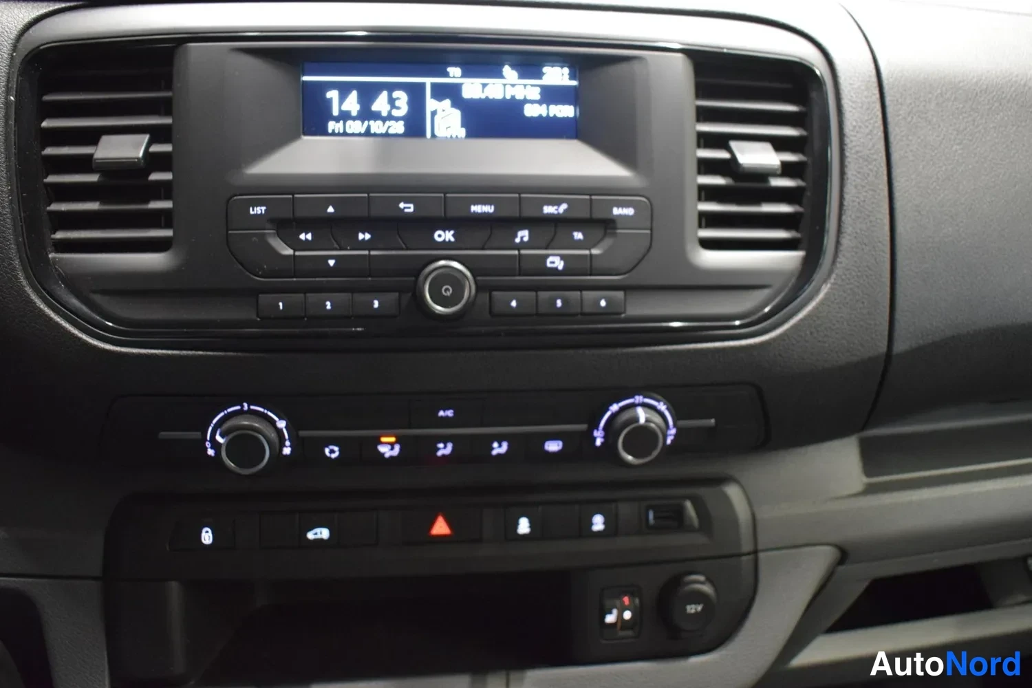 Valkoinen Toyota Proace 2020, yksityiskohta, kuva 22
