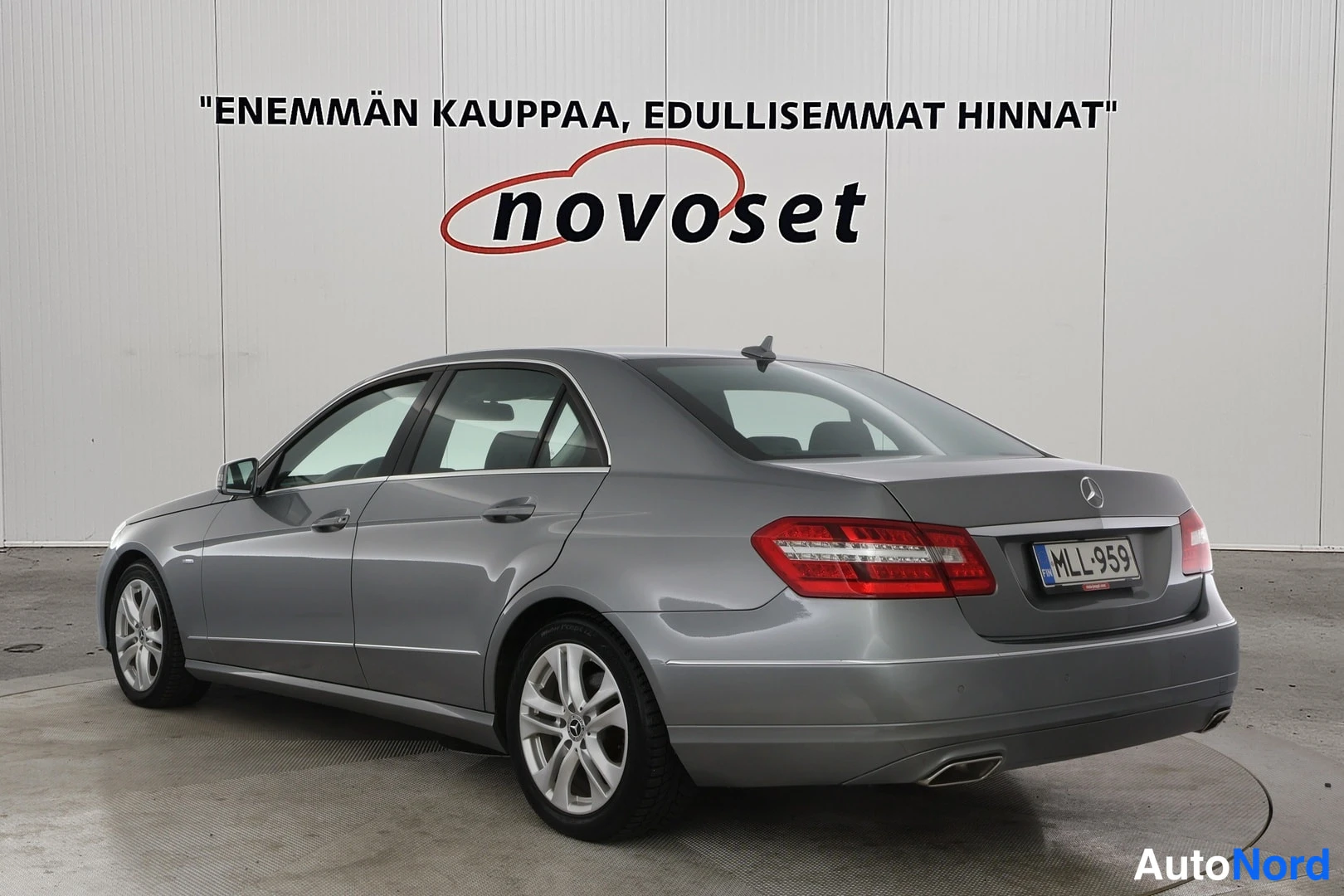 Hopea Mercedes-Benz E 200 d 2012, takaviisto, kuva 5