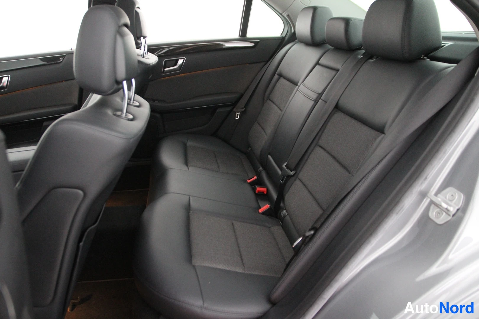 Hopea Mercedes-Benz E 200 d 2012, takaistuimet, kuva 14