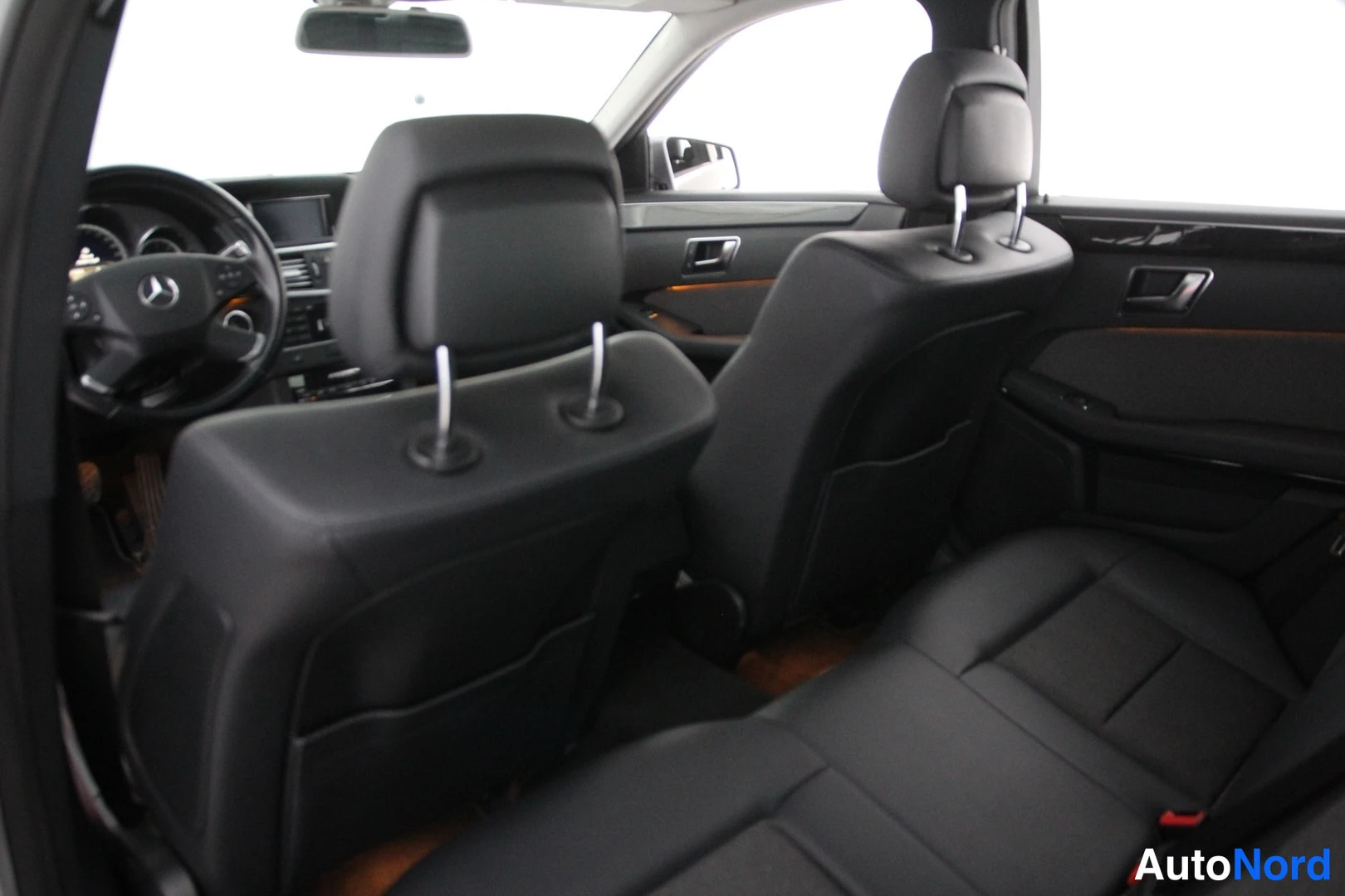 Hopea Mercedes-Benz E 200 d 2012, takaistuimet, kuva 15