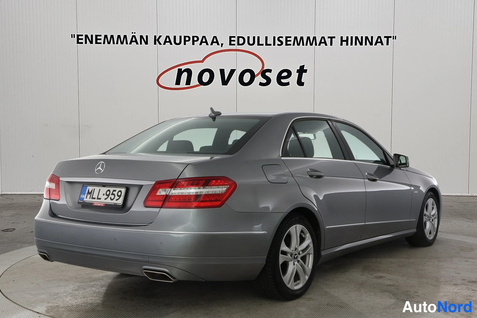 Hopea Mercedes-Benz E 200 d 2012, takaviisto, kuva 4