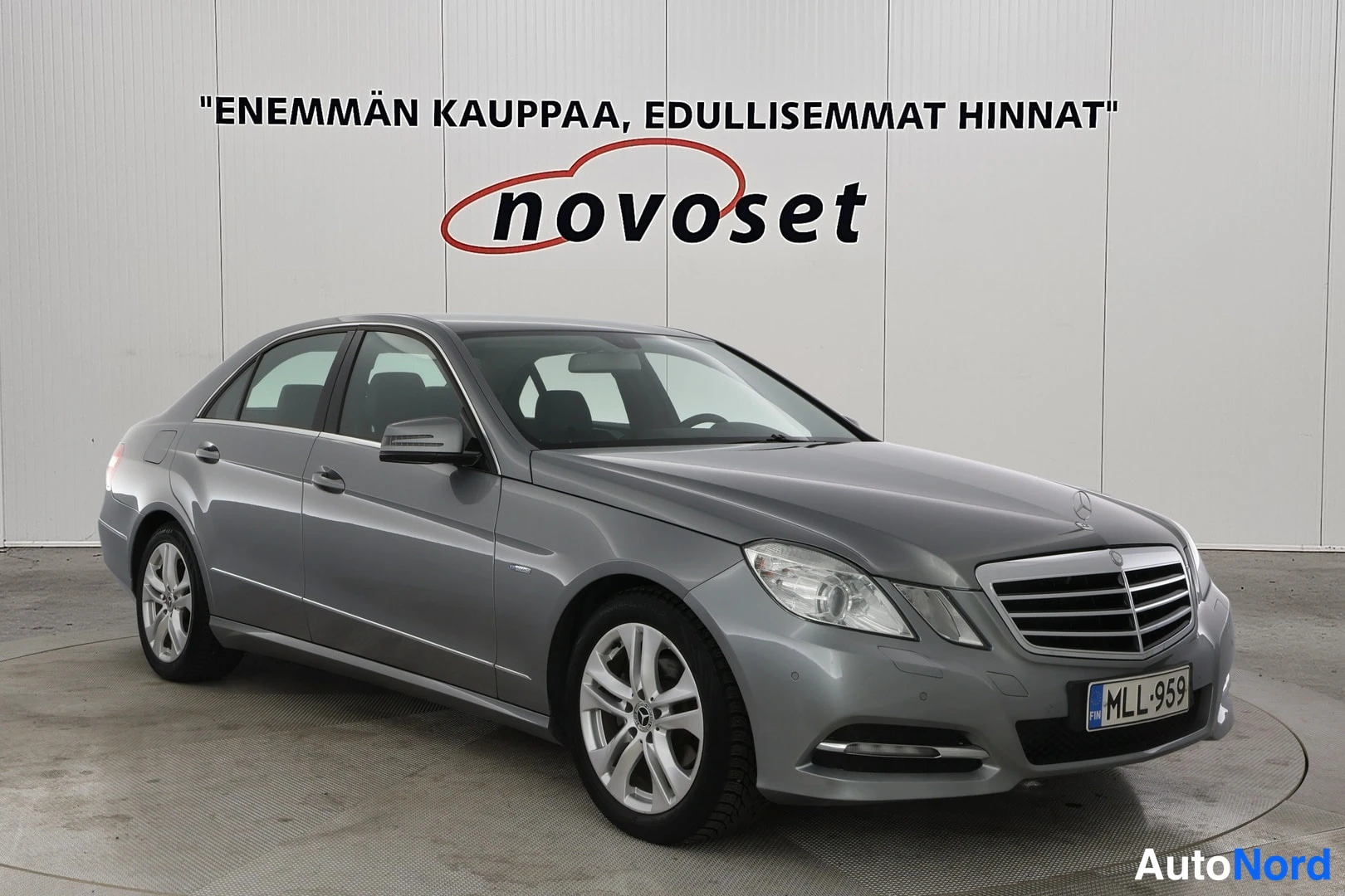 Hopea Mercedes-Benz E 200 d 2012, etuviisto, keula oikealle, kuva 2