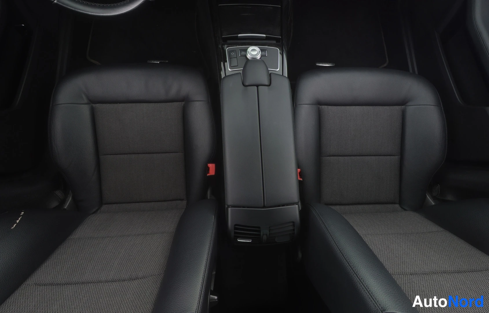 Hopea Mercedes-Benz E 200 d 2012, etuistuimet, kuva 11
