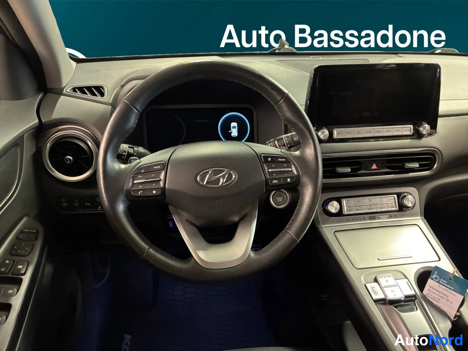 Musta Hyundai Kona electric 2021, ohjaamo, kuva 10