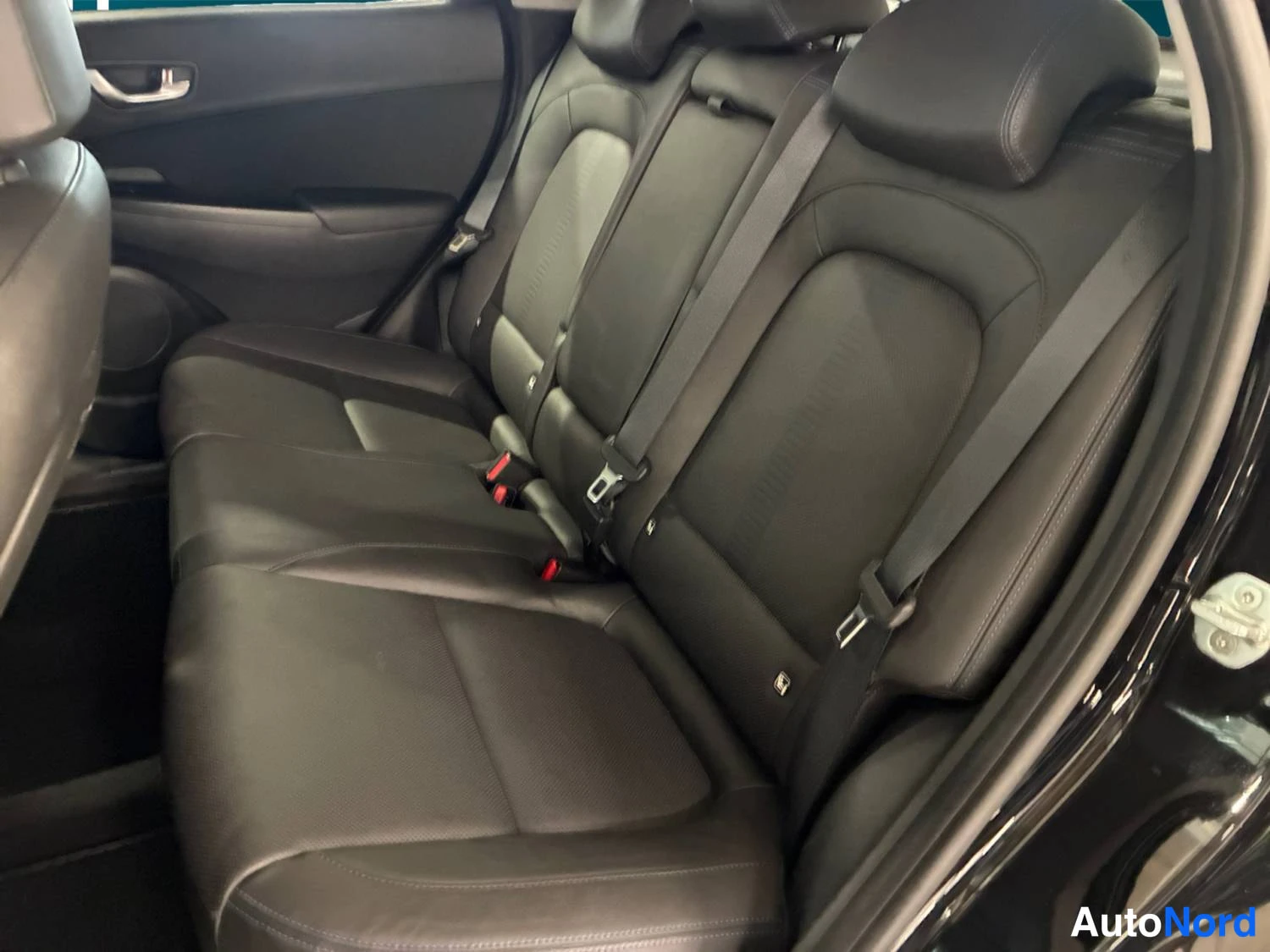 Musta Hyundai Kona electric 2021, takaistuimet, kuva 13